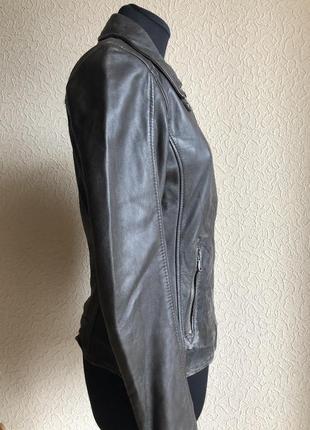 Кожаная куртка от бренда oakwood, черная в идеальном состоянии5 фото