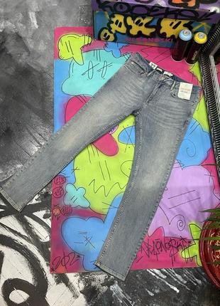 Зауженные стрейчевые джинсы (spray on skinny)