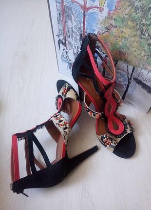 Шкіряні босоніжки