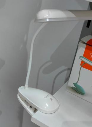 Настільна лед лампа на прищепці на акумолятор