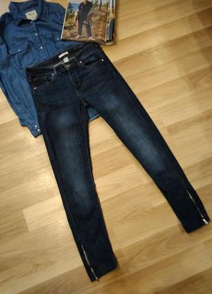 Стильные джинсы с высокой посадкой молнии внизу без дефектов1 фото