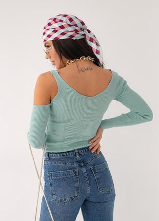 Трикотажный пуловер с открытым плечом bsl - мятный цвет, m (есть размеры)2 фото