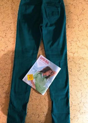 Коттоновые зелёные брюки джинсы colour of the world2 фото