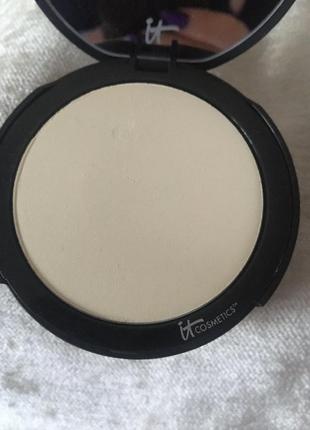 Компактна пудра it cosmetics bye bye pores pressed poreless finish airbrush powder7 фото