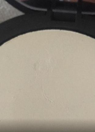 Компактна пудра it cosmetics bye bye pores pressed poreless finish airbrush powder8 фото