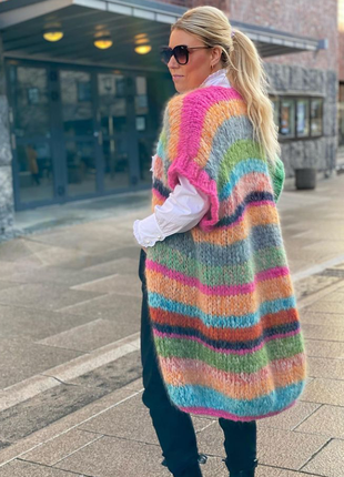 Жилет продовжений зв'язано з італійського мохеру