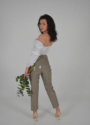 Лаковые брюки