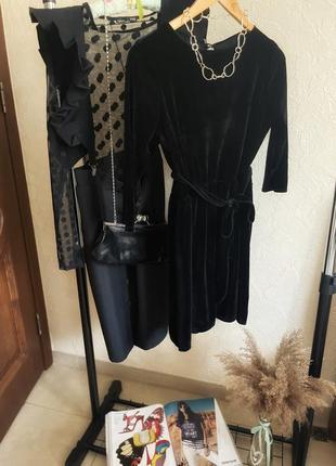 Бархатное черное платье мини