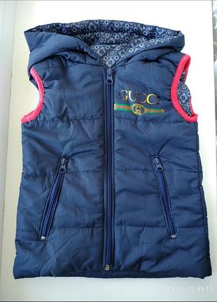 Жилетка с капюшоном