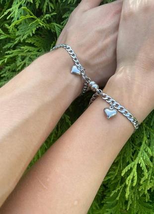 Парні браслети нерозлучники з підвісками серцями