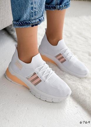 Женские кроссовки белые +персиковый