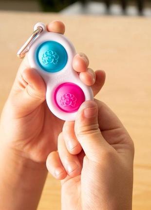Тактильний антистрес-брелок кнопки fat brain toys simpl dimpl 4 кольори в асорт.  (f2111ml)5 фото