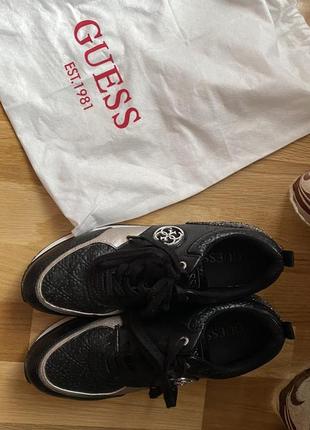 Кросівки guess