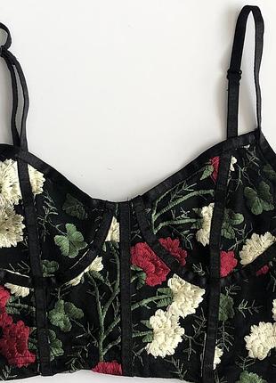Топ з вишивкою boohoo