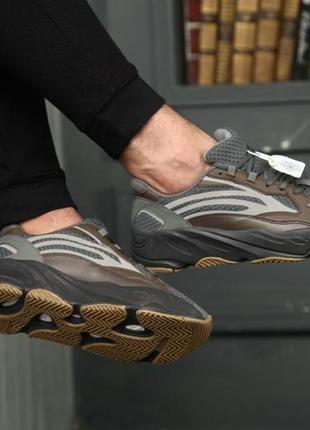 Женские кроссовки adidas yeezy boost 700 v2 geode brown / smb