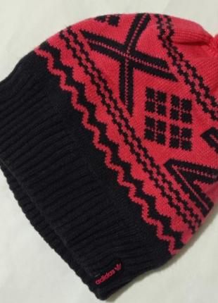 Шапка зима фирма adidas на 6-8 лет на 128 см