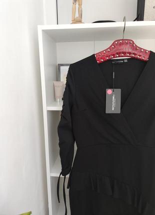 Плаття платье мини міні чорне зі зборками утяжками з рюшами стильне бренд5 фото