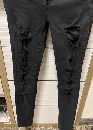 Джинсы с дырками