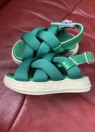 Босоніжки 8