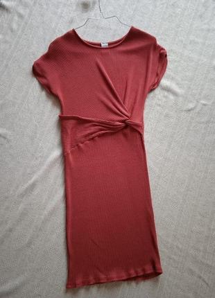 Ефектна еластична коротка сукня1 фото