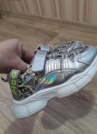 Кроссовки детские.