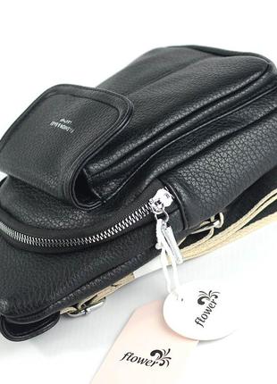 Черная маленькая нагрудная женская сумка рюкзак слинг на одно плечо мини сумочка черного цвета6 фото