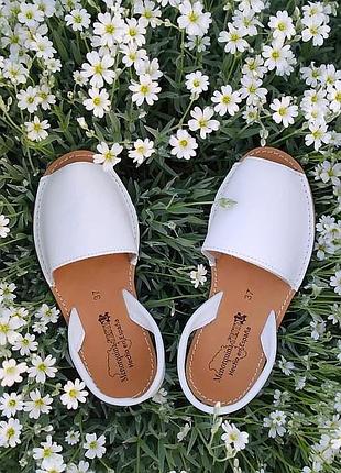 Комфортні білі менорки, сандалії з натуральної шкіри іспанія