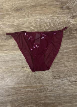 Шикарные трусики, ажурные, в сеточку, бордового цвета, с вышитыми, цветами, от бренда: h&amp;m 👌