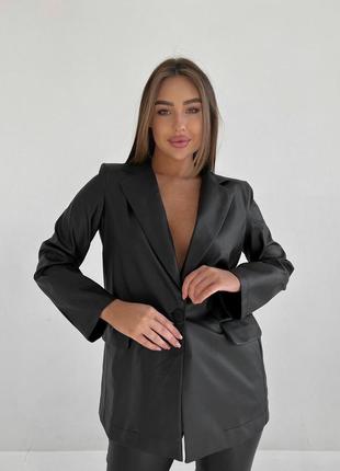 Пиджак черный из искусственной эко кожи кожаный матовый без подкладки с карманами стильный элегантный класса женский