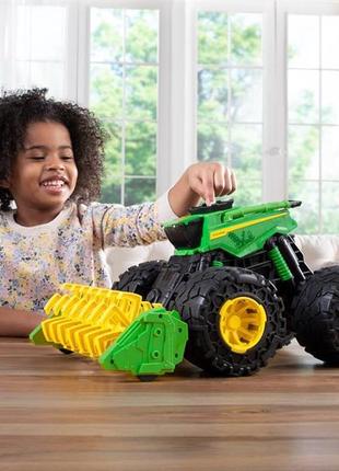 Іграшковий комбайн john deere kids monster treads з молотаркою і великими колесами (47329)8 фото