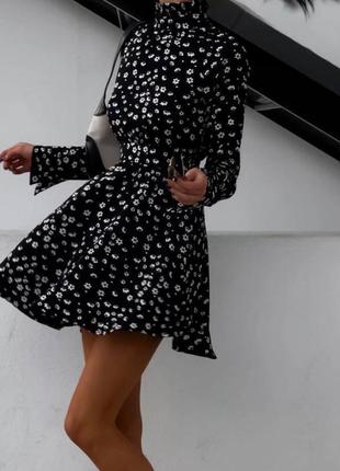 Платье черное с цветочным принтом на длинный рукав короткая с поясом свободного кроя стильная качественная