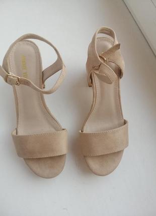 Босоножки 36