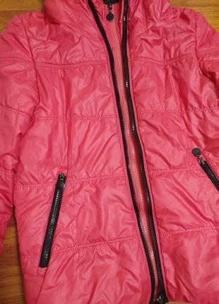 Яскрава куртка легкий пуховик пуфер демісезонний кораловий жіночий 44 з капюшоном2 фото