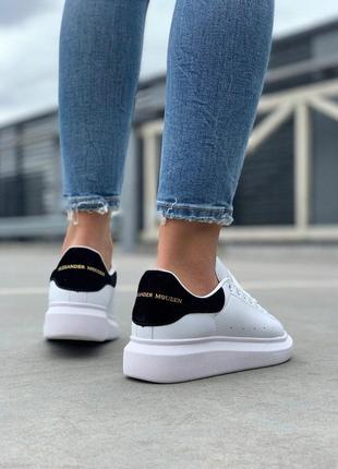 Женские кроссовки alexander mcqueen low white black 1 / smb9 фото