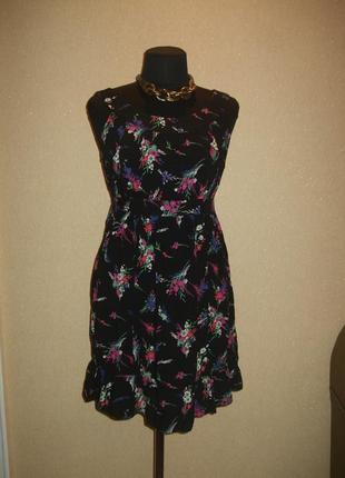 Нежное платье с цветочным принтом1 фото