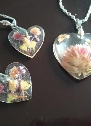 Кулон і сережки з живими польовими квітами в епоксидній смолі в подарунок дівчині3 фото