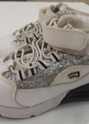 Кроссовки теплые 29 размер.