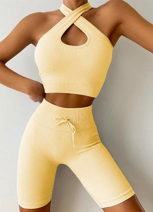Спортивний костюм у рубчик (топ та шорти) жовтого кольору, розмір s