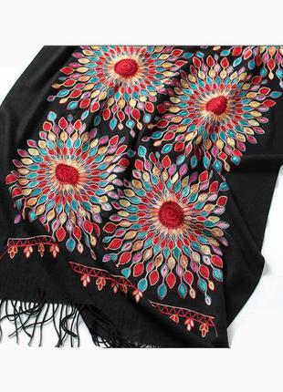 Женский шарф черный кашемир с крупными вышитыми цветами 180*706 фото