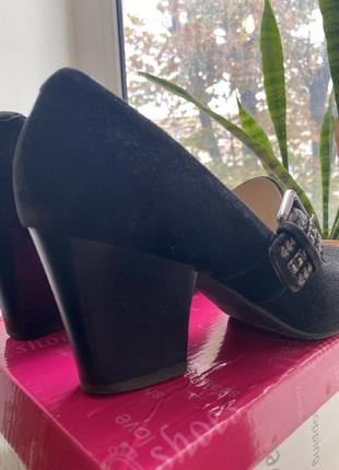 Замшеві чорні туфлі з круглим носком (36 розмір)4 фото