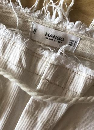Белые джинсы манго с бежевой отстрочкой3 фото