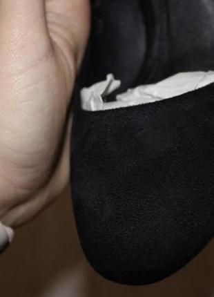 Стильные черные замшевые туфли лодочки на широком устойчивом каблуке1 фото