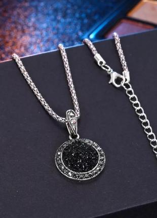 Комплект украшений с черными кристаллами в серебряном цвете с осколками черного камня.6 фото