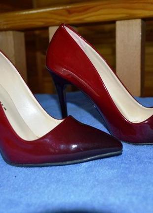 Туфли бордового-черного цвета1 фото