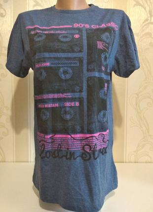 Молодежная футболка с принтом.