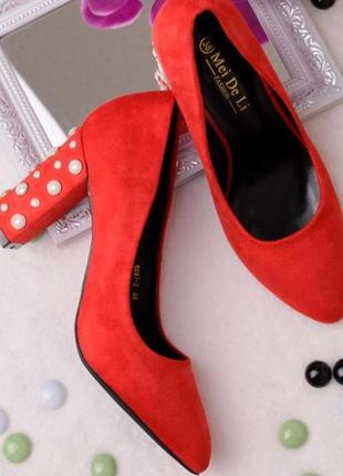 Червоні замшеві туфлі човники на зручному каблуці