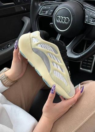 Женские кроссовки adidas yeezy voost 700 v3 azael