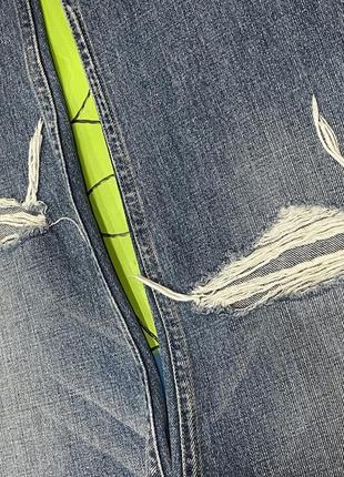 Зауженные плотные джинсы с фабричным потертостями9 фото
