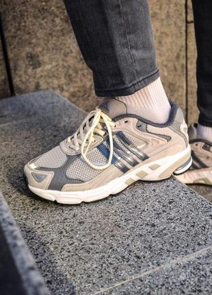 Мужские текстильные демисезонные кроссовки adidas. цвет серый с бежевым
