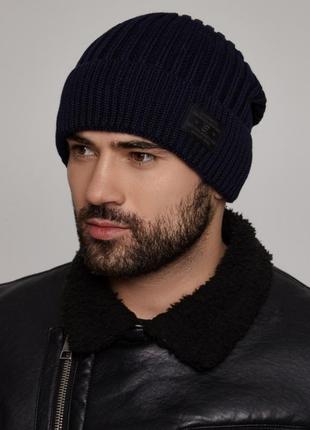 Зимняя черная мужская шапка на флисе вязаная2 фото